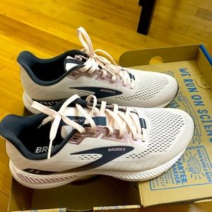 Woman’s Brooks Launch GTS 8. Slightly used